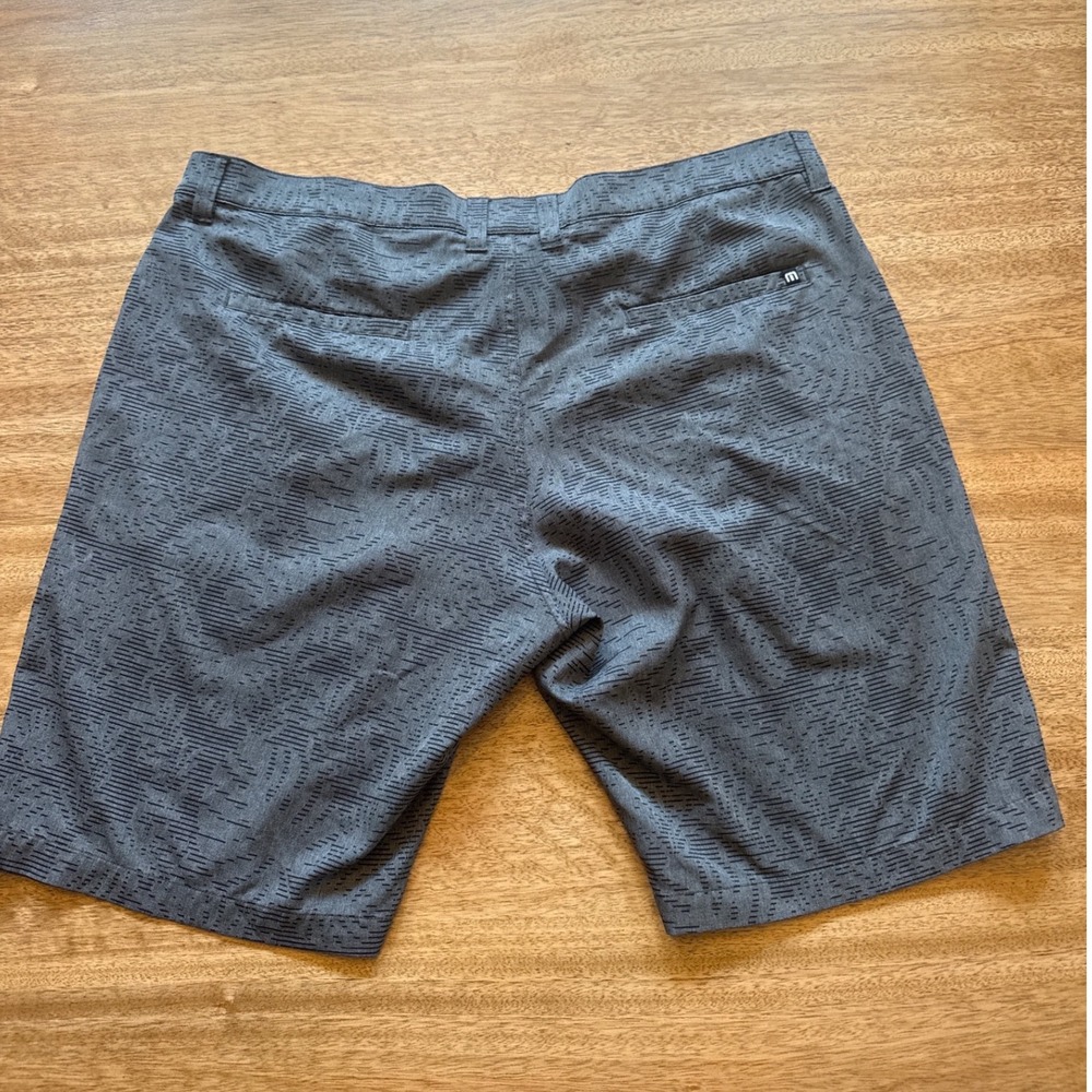 TravisMathew Mens Grey Golf Shorts Size 38 Geometric Palm Print - Picture 4 of 7